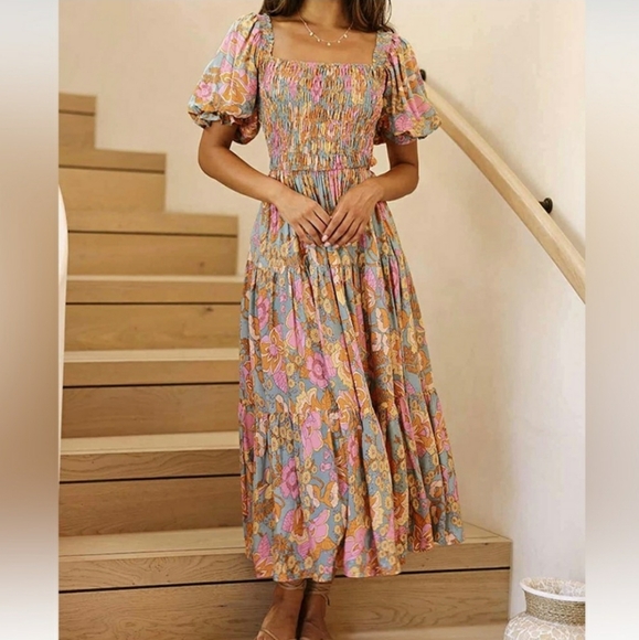 Boutique Dresses & Skirts - 🆕 Floral puff sleeve dress